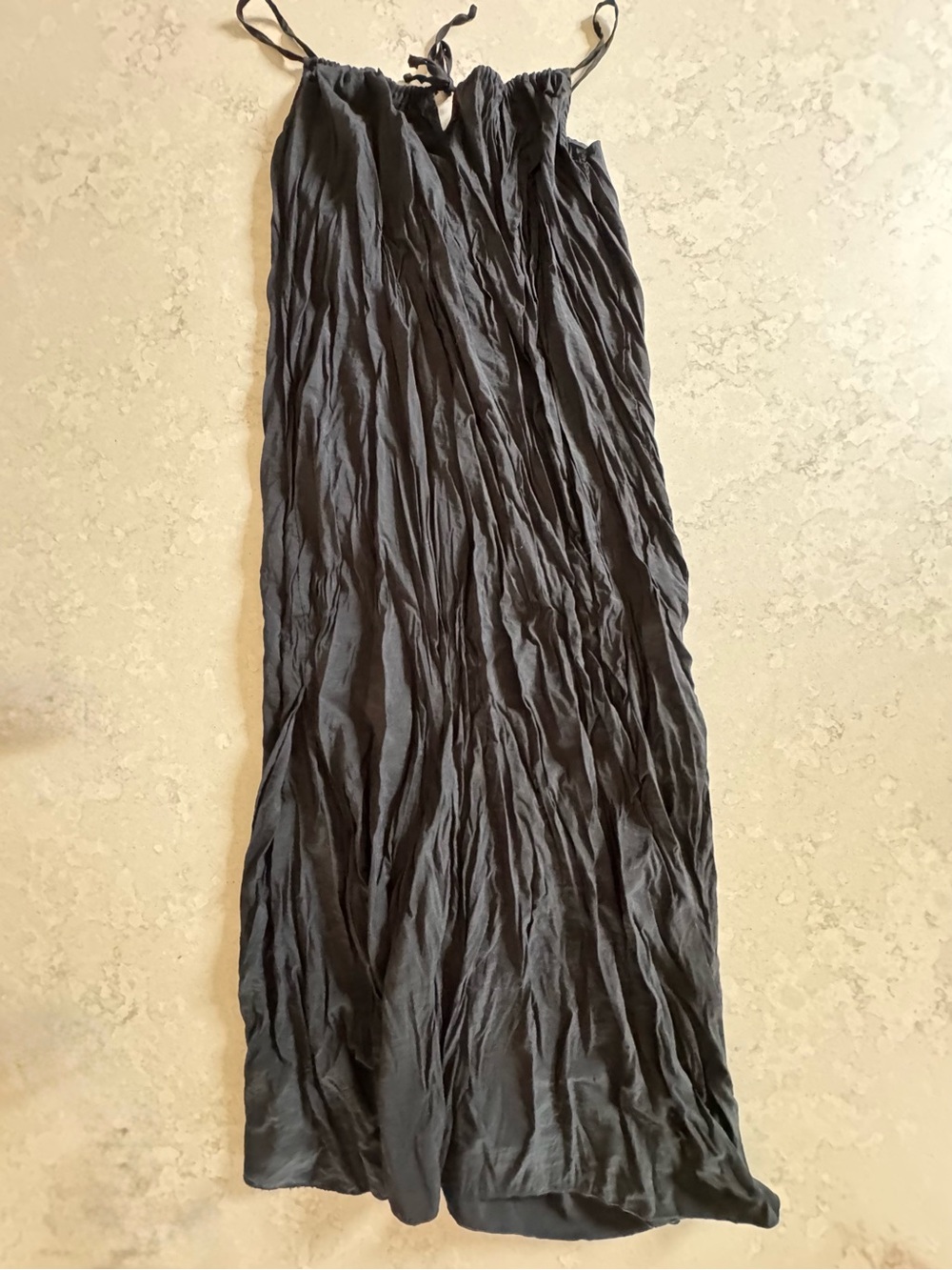 Crinkled side-slit midi dress